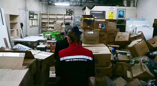 Son tüketim tarihi geçmiş 30 ton gıda ürünü ele geçirildi