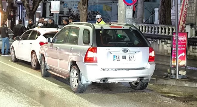 Sürücüsü fenalaşan cip 3 araca çarptı