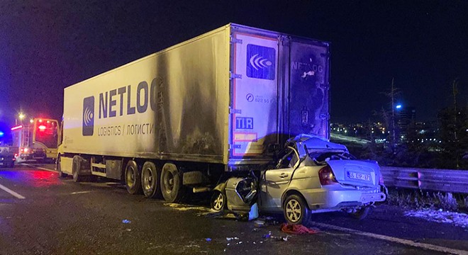 TIR'a arkadan çarpan otomobilin sürücüsü öldü