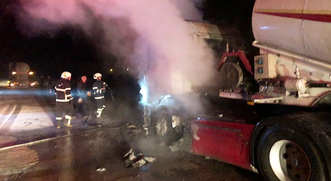 TIR yangında kullanılamaz hale geldi