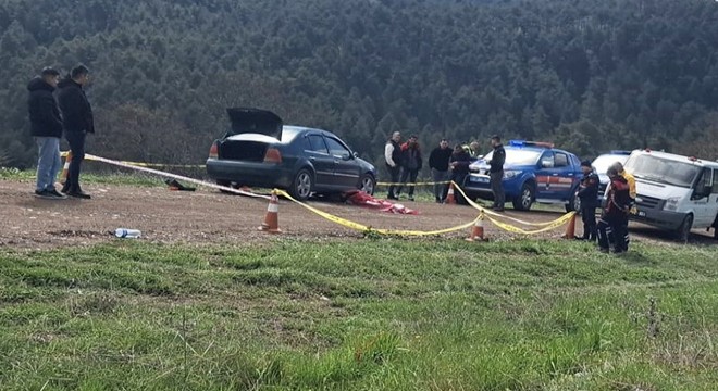 Tamir etmek istediği otomobilin altında kalarak öldü