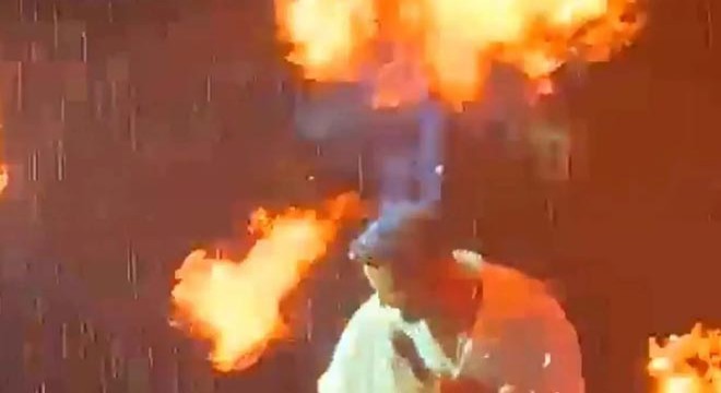 Tan Taşçı'nın konserde yüzü yandı