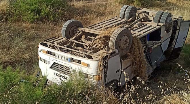 Tarım işçilerini taşıyan minibüs devrildi: 16 yaralı