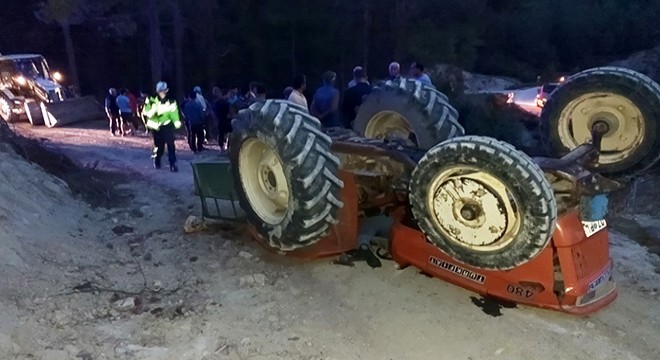 Traktör devrildi: 1 ölü, 1 yaralı