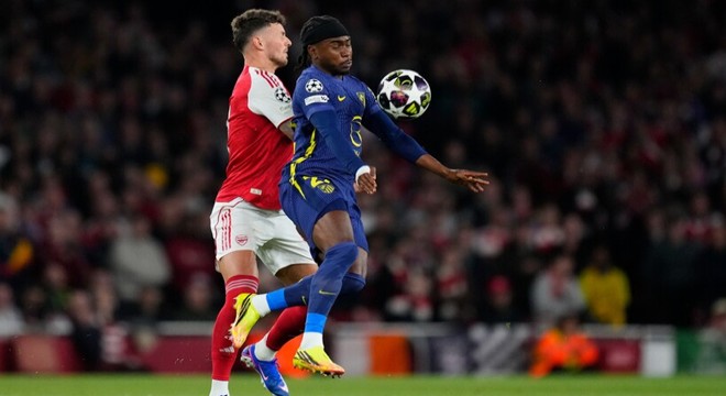 UEFA Şampiyonlar Ligi'nde ilk finalist Arsenal