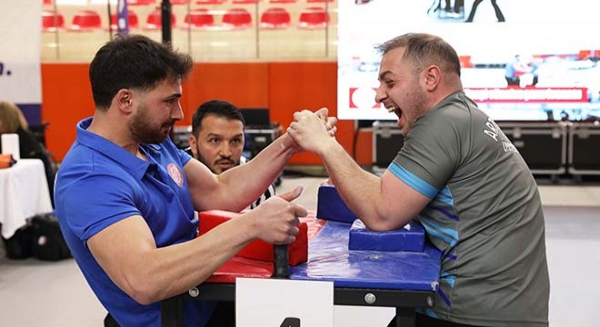 Ünilig Bilek Güreşi Türkiye Şampiyonası Burdur'da başladı