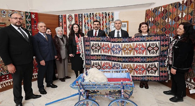 Vali Aktaş, kilim atölyesini inceledi