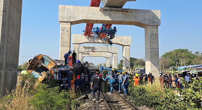 Vinç trenin üzerine düştü: 29 ölü