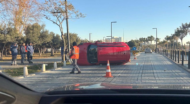 Antalya'da yan yatan araçtan yara almadan kurtuldu