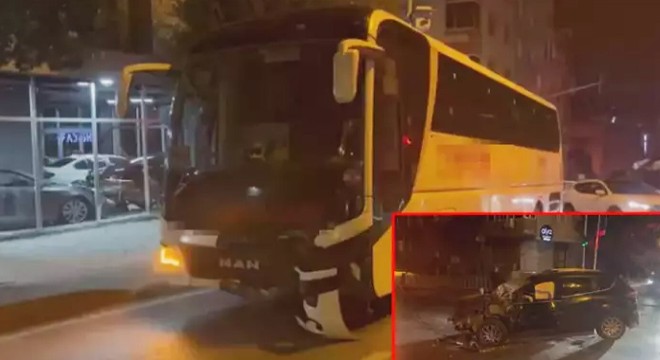 Yolcu otobüsü ile otomobil çarpıştı: 3 yaralı