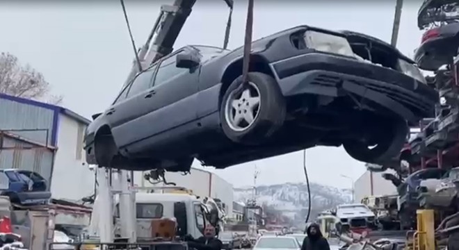 Yurt dışından gelen araçları söken hurdacılara operasyon; 2 gözaltı