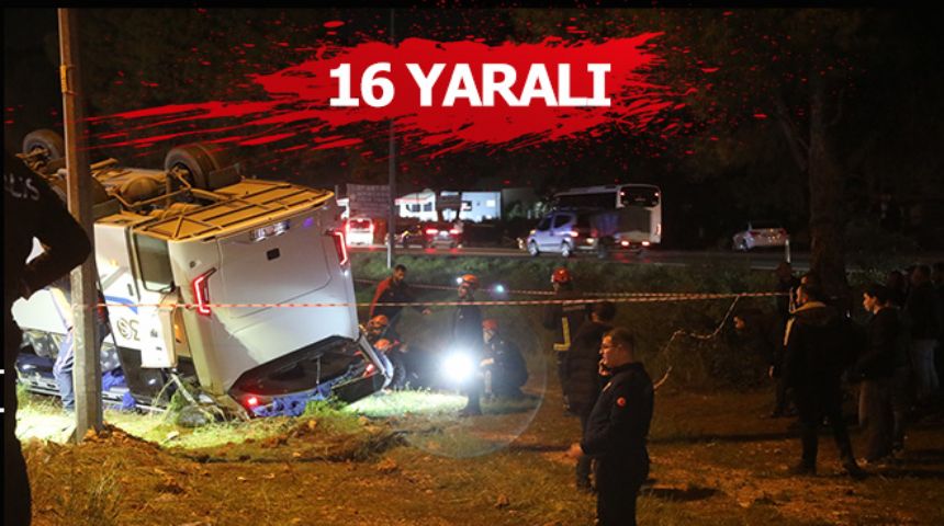 Antalya'da memurları taşıyan servis aracı devrildi 
