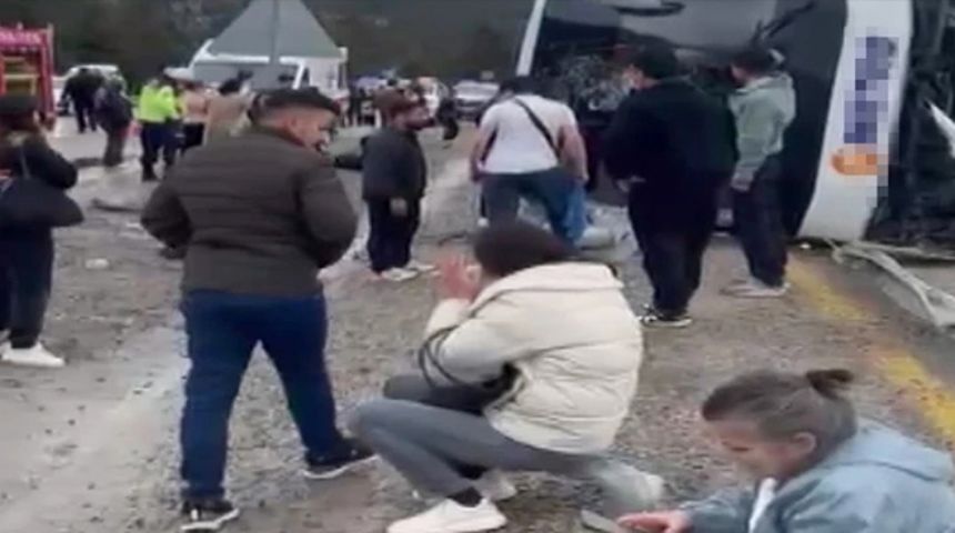 Konya-Antalya kara yolunda yolcu otobüsü devrildi: Yaralılar var